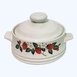 Sheffield Strawberries n Cream Stoneware Lidded Soup Bowl